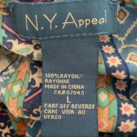 N.Y. Appeal: Buttoned Back Sleeveless Blouse - Picture 7 of 7